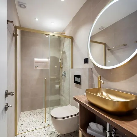 La Riva Luxury לינה וארוחת בוקר 4*