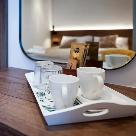 לינה וארוחת בוקר La Riva Luxury 4*