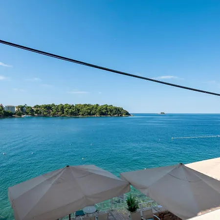 La Riva Luxury לינה וארוחת בוקר רוביני